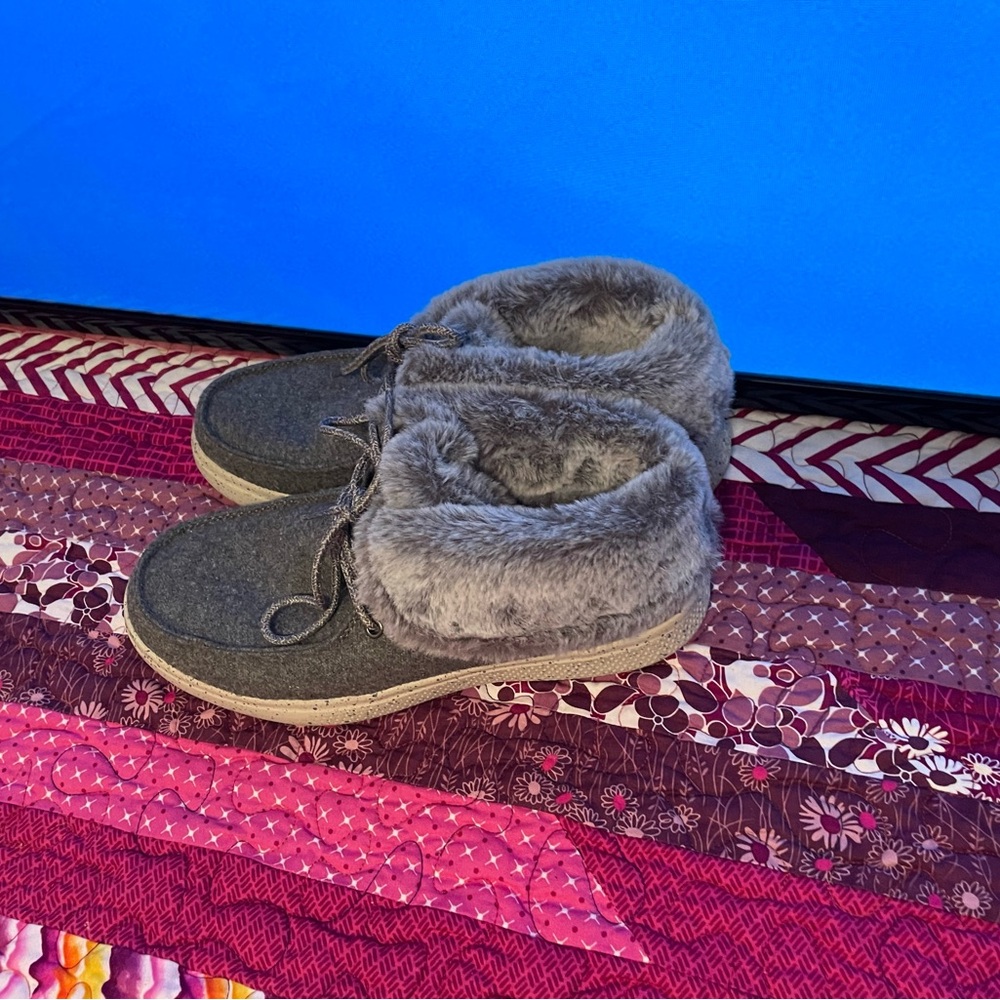 Cozy Gray Fur-Lined Slippers